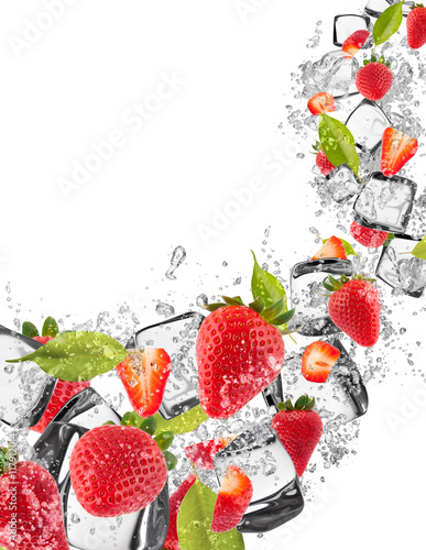 Naklejka - mata magnetyczna na lodówkę Strawberries in water splash on white background