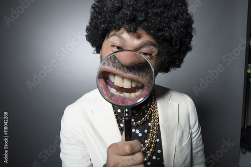Fotografie, Obraz Men who are expanding the teeth with magnifying glass
