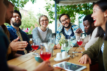 Canvas Print - Conversation of friends