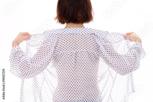 服を脱ぐ女性 Stock Photo Adobe Stock 服を脱ぐ女性 Stock Photo Adobe Stock