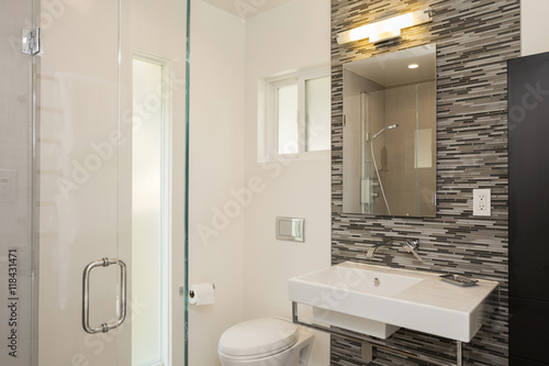 Valokuva Bathroom with new glass shower and Strip Modern Brick Mosaic Til