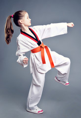 Wall Mural - Little girl in white kimono