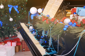 Sticker - Piano with Christmas decoration