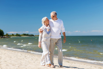 Canvas Print - happy senior couple hugging on summer beach