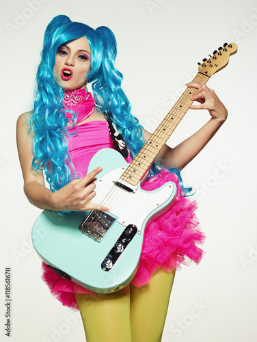 Plakat Dziewczyna w gitarze w stylu anime.