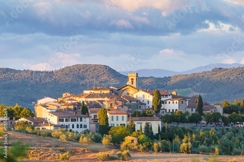 Fotomural The village of Radda in Chianti at sunset, province of Siena, Tuscany, Italy
