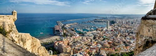 Fotografia  All Alicante in one image with sea, port, city and castle, Spain