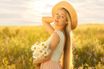 Poster - Beautiful young woman in field