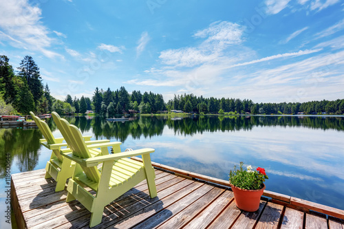 Cuadros en Lienzo Perfect water view pier. Waterfront lake with small pier.