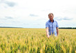 © neznamov1984 - Farmer checking soybean field. The unique technology of growing