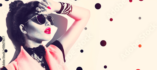 Cuadros en Lienzo Beauty fashion model girl wearing stylish sunglasses and accessories