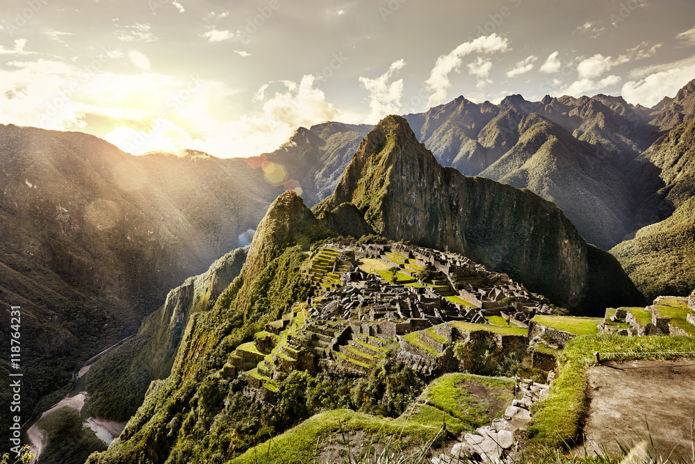 MACHU PICCHU, PERU - MAY 31, 2015: View of the ancient Inca City - obrazy, fototapety, plakaty 