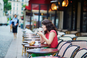 Canvas Print - Woman drinking coffee in cafe