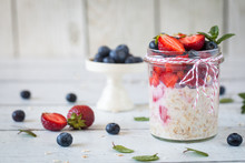Healthy Breakfast: Overnight Oats With Fresh Strawberries