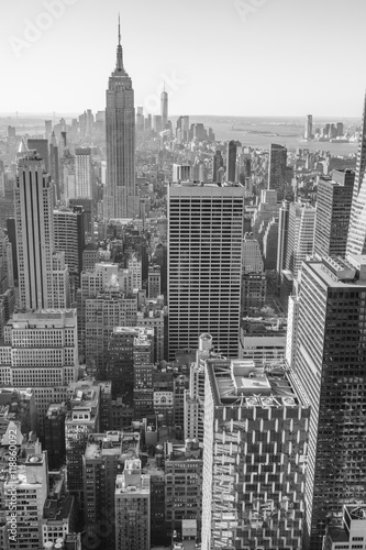 Naklejka na drzwi New York City, Manhattan downtown skyline, black and white