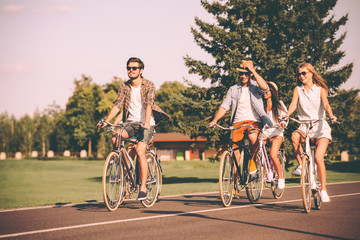 Canvas Print - Enjoying summer day together. 