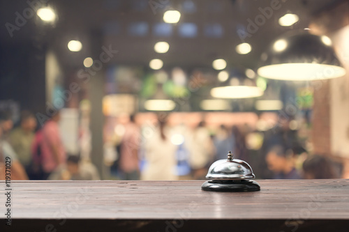 Fotomural Restaurant bell on bar with bokeh