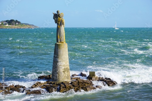 Fotografie, Obraz The Kerpenhir site on the Atlantic Ocean in Locmariaquer, France
