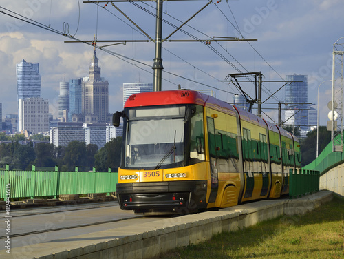 Zdjęcie XXL Panorama nowoczesnej Warszawy, miejskie środki transportu