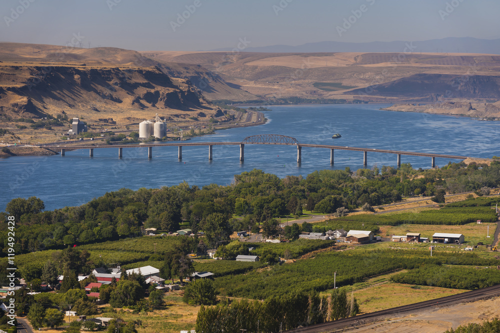 The Sam Hill Memorial Bridge. This is a steel truss bridge that carries ...