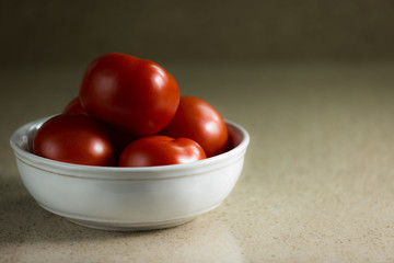 Wall Mural - Bowl of tomatoes