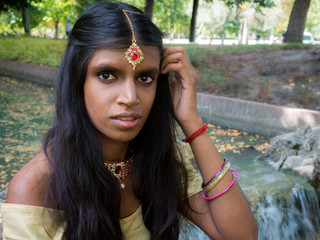 Beatiful and young traditional indian woman with nice eyes