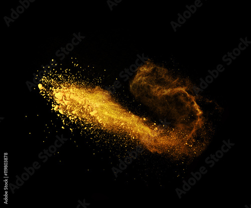 Fotografía Explosion of yellow powder on black background