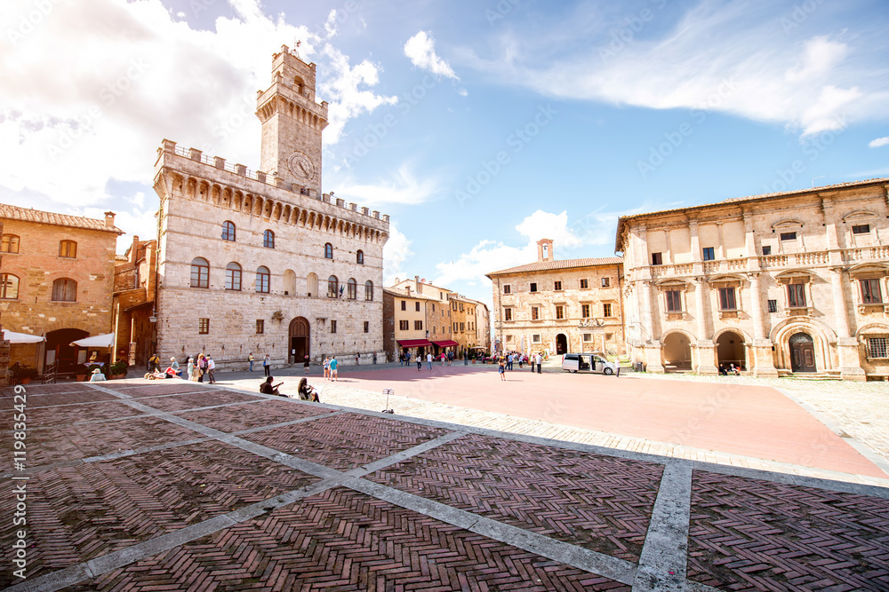 Beautiful cityscape view on the main square with town hall in Montepulciano town in Italy - obrazy, fototapety, plakaty 