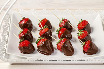 Sticker - How to make chocolate dipped strawberries - tutorial