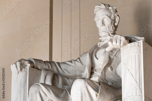 Photographie Statue of Abraham Lincoln at the Lincoln Memorial in Washington