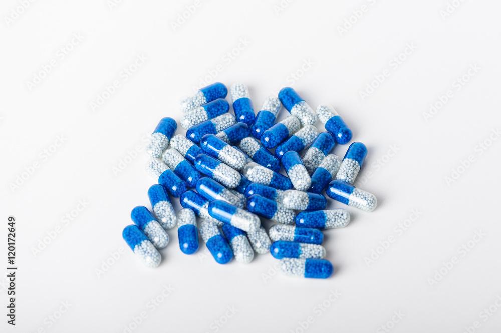 Zdjęcia przedstawia tabletki,wykorzystywane w przemyśle farmaceutycznym, w celu ochrony zdrowia osoby chorej. - obrazy, fototapety, plakaty 