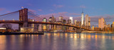 Fototapeta Miasta - Panorama of Brooklyn Bridge and Manhattan skyscrapers at sunrise