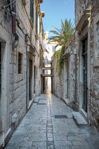 Fototapeta na wymiar Old streets of Dubrovnik