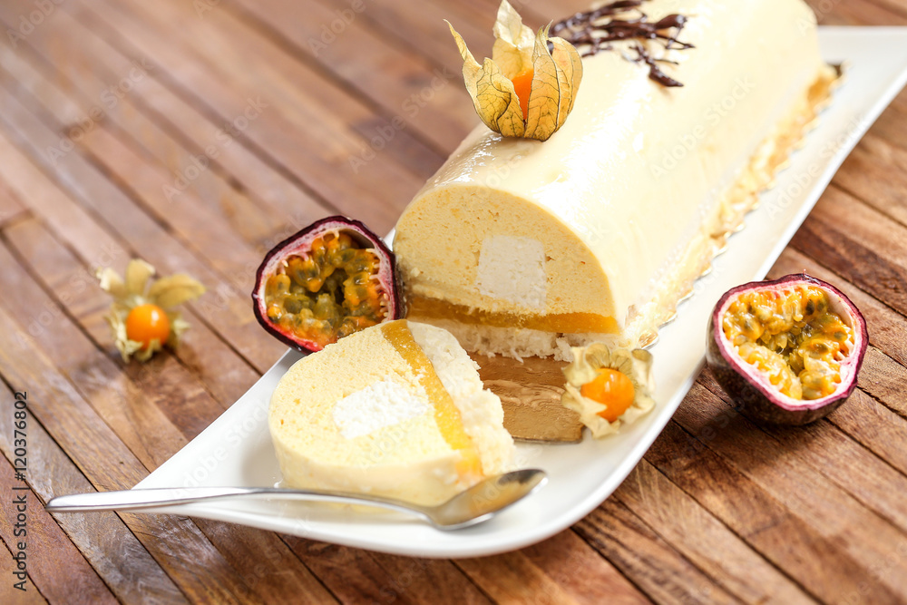 bûche à la mangue et fruits de la passion 2