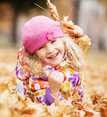 Wall Mural - Girl at autumn