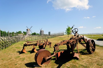 Wall Mural - Verrostete Landmaschinen  
