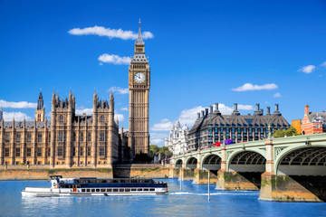 Fototapete - Big Ben and Houses of Parliament with boat in London, UK