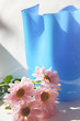 gerbere rosa con vaso azzurro di Murano