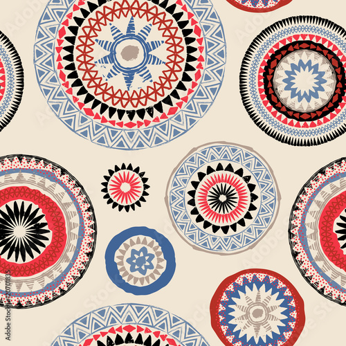 Stoffe zum Nähen Mandala. Nahtlose Vektormuster abstrakte Runde Ornament. Stammes-Grunge Texturen