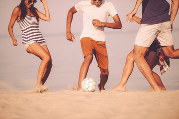 Canvas Print - Beach ball with friends. 