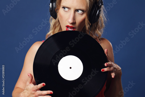 Femme Avec Casque Musique Et Disque Vinyl Vintage Annees 1980 Stock Photo Adobe Stock Femme Avec Casque Musique Et Disque Vinyl Vintage Annees 1980 Stock Photo Adobe Stock