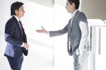 Canvas Print - Businessmen are stand talking in the office