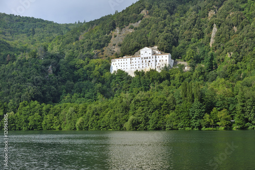 Lago di Monticchio, Abbazia di San Michele, Basilicata Acquista