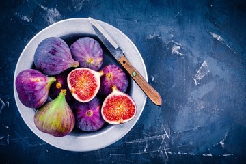 Wall Mural - Fresh ripe figs in a bowl