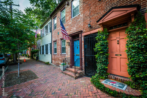 Fotografie, Obraz Old brick houses in the Old Town of Alexandria, Virginia.