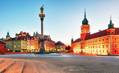 Fototapete - Warsaw, Old town square at night, Poland, nobody