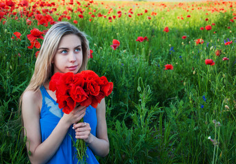 Poster - young girl in the poppy field