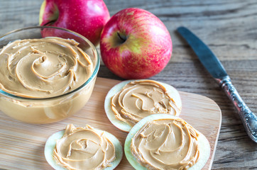 Wall Mural - Slices of apples with peanut butter