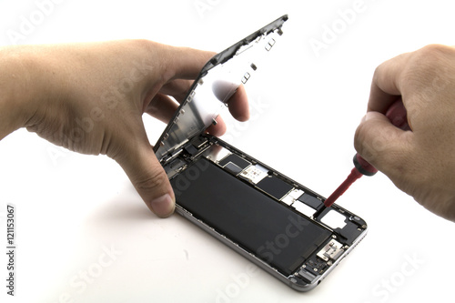 Fotografía One man was replacing mobile phone batteries