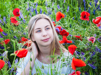 Poster - young girl in the poppy field